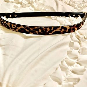 🖤💛🤎Gorgeous Leopard BCBG Belt